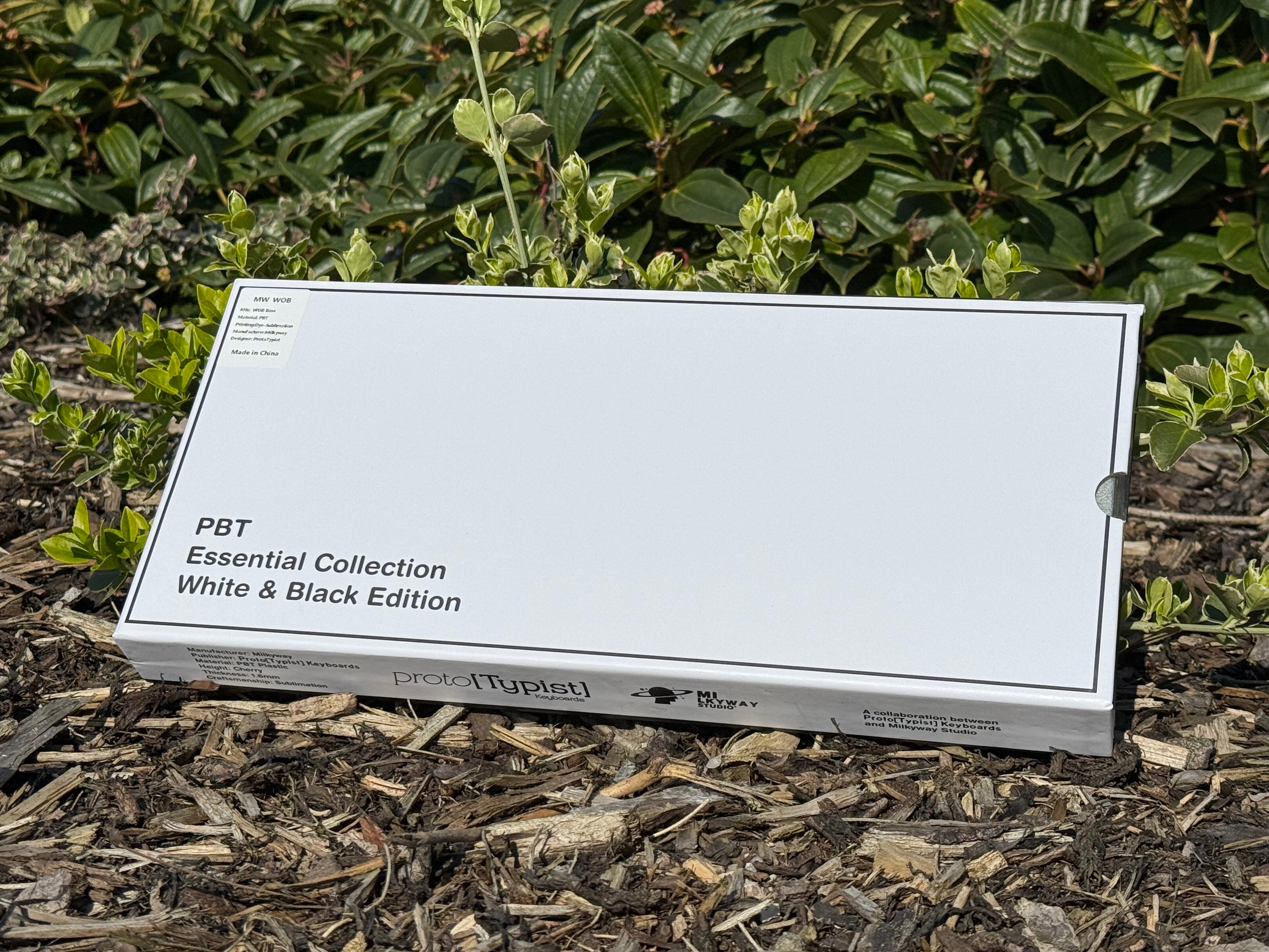 (In Stock) MW x PT Black on White Keycaps