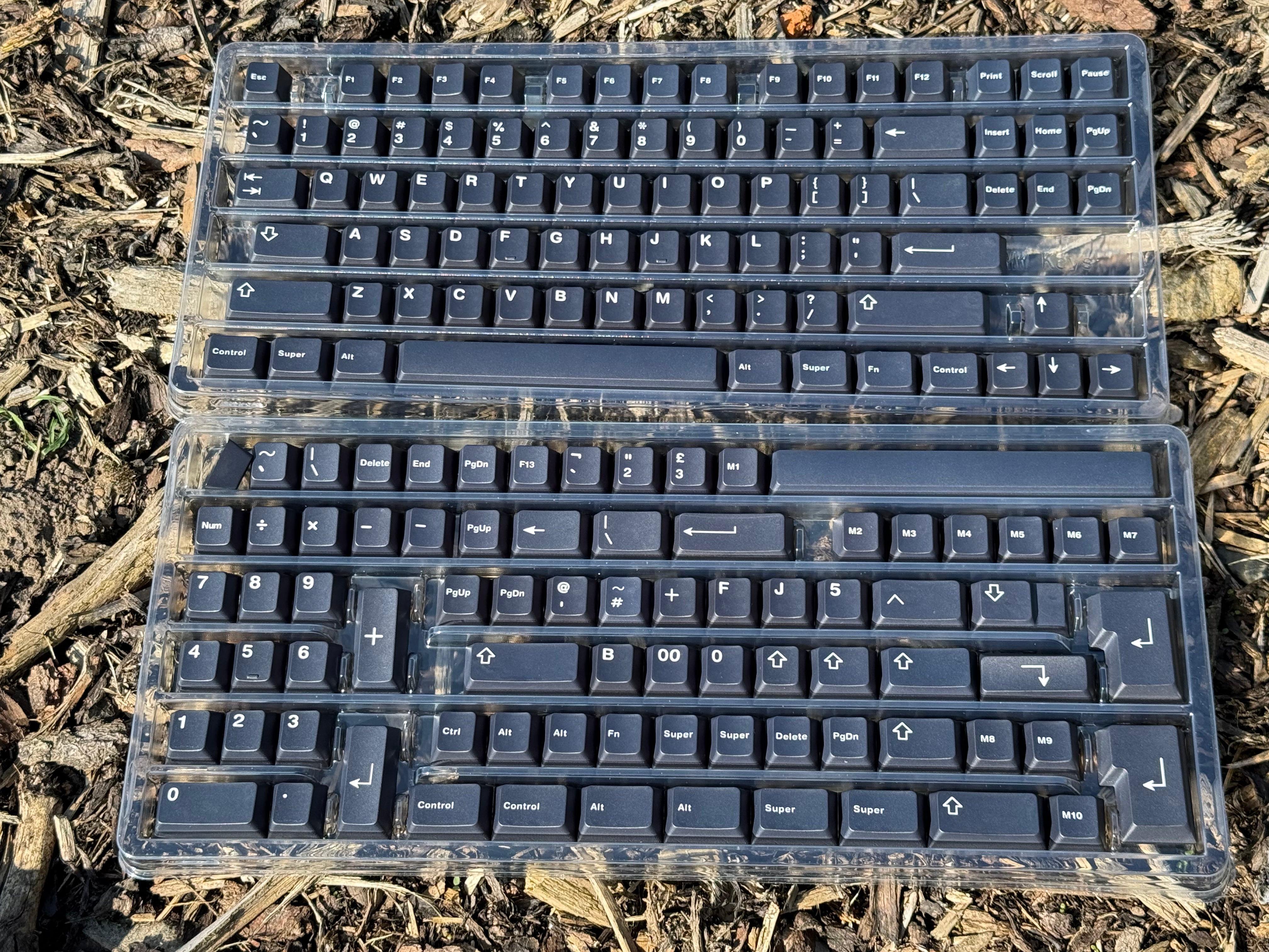 (In Stock) MW x PT White on Black Keycaps