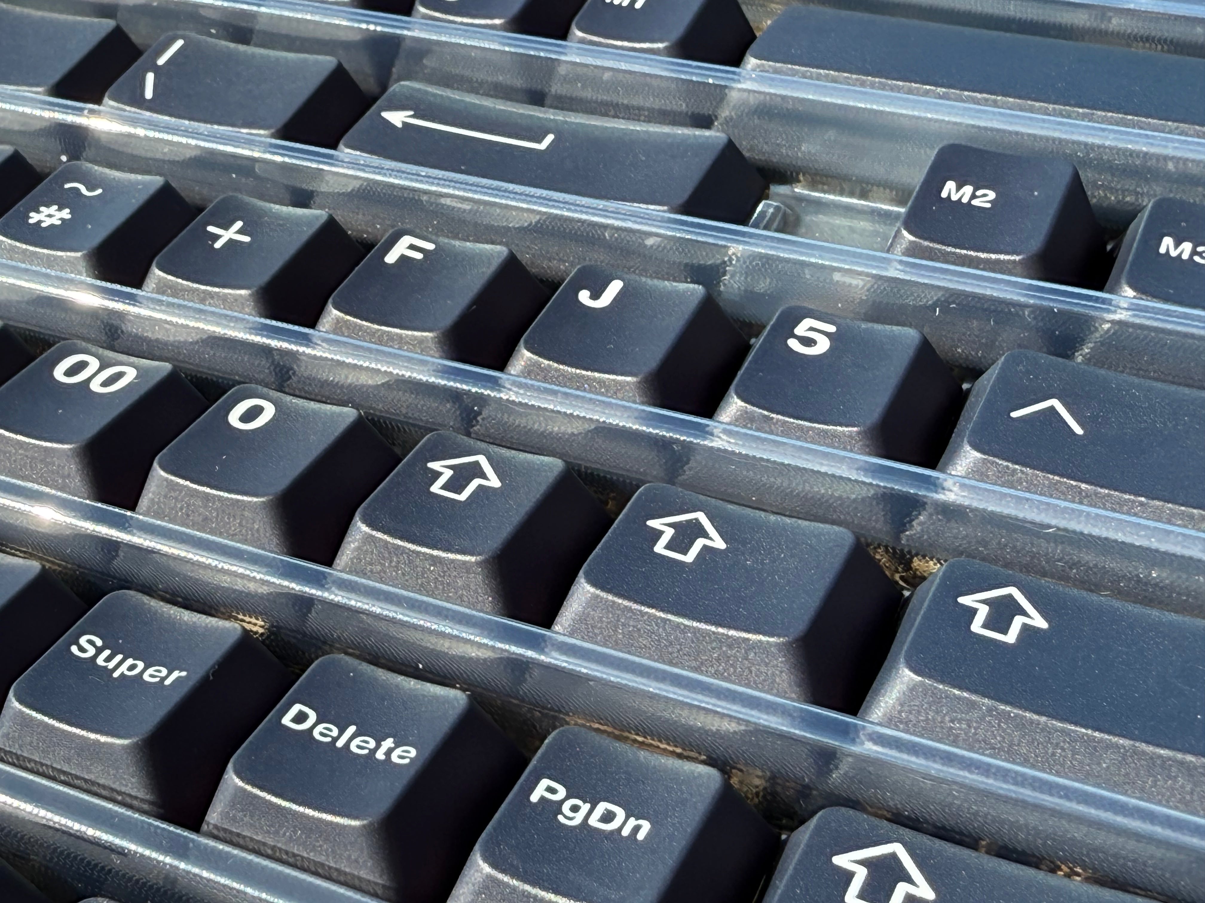 (In Stock) MW x PT White on Black Keycaps
