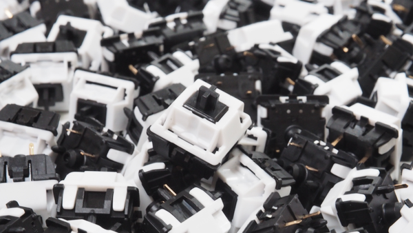 (Pre-Order) Zoom65 Olivia Edition - April Batch