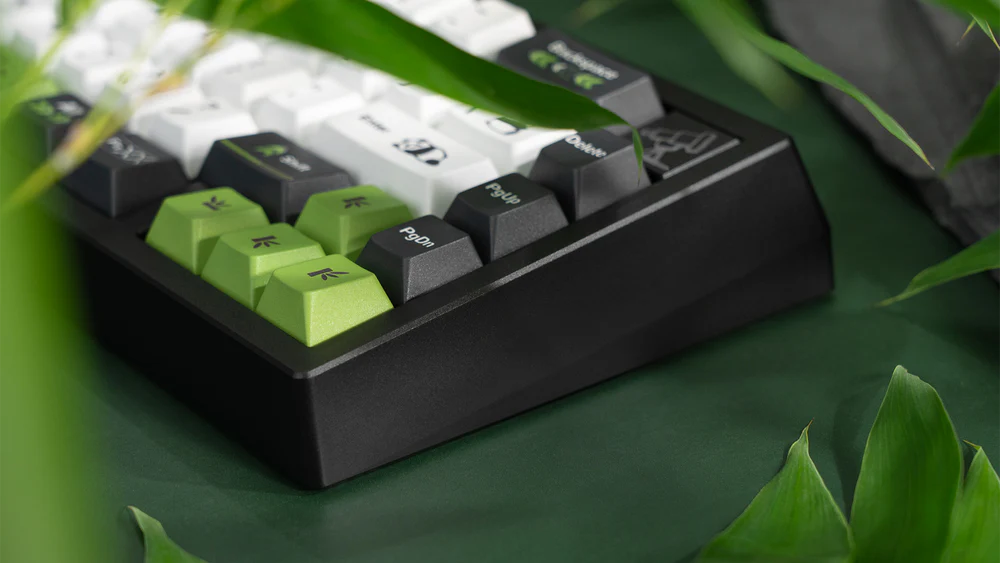 (Group Buy) Zoom65 V3 Panda Edition Keyboard Kit