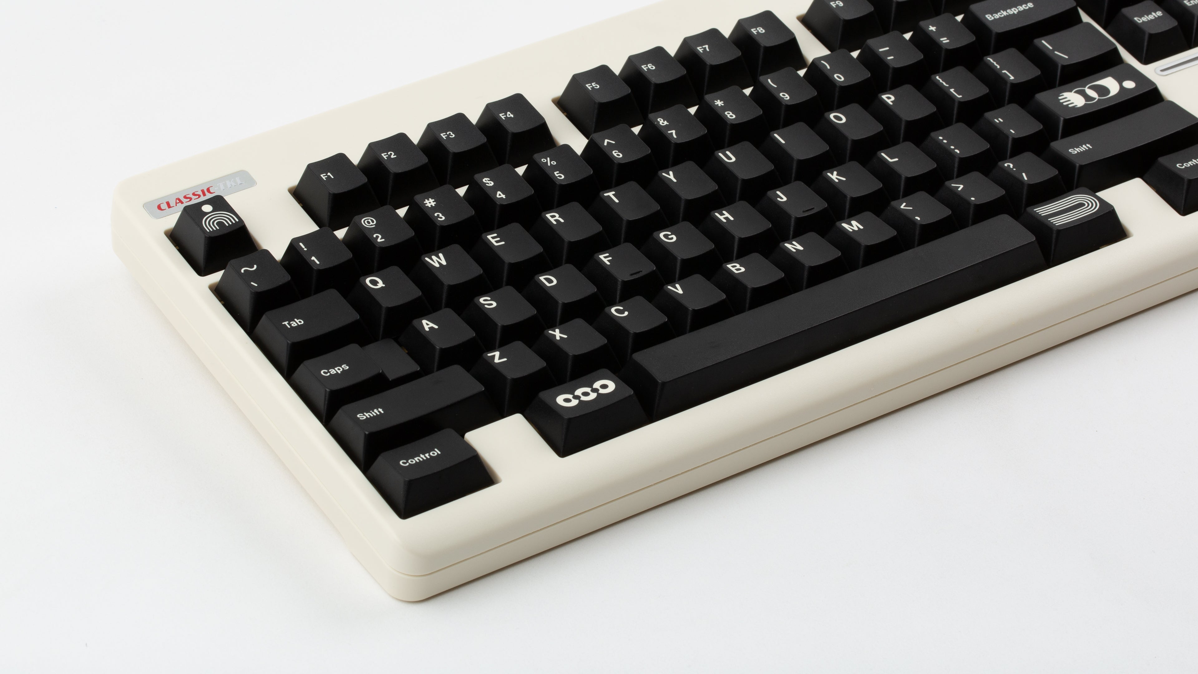 (Group Buy) GMK CYL Noire (Small Batch)