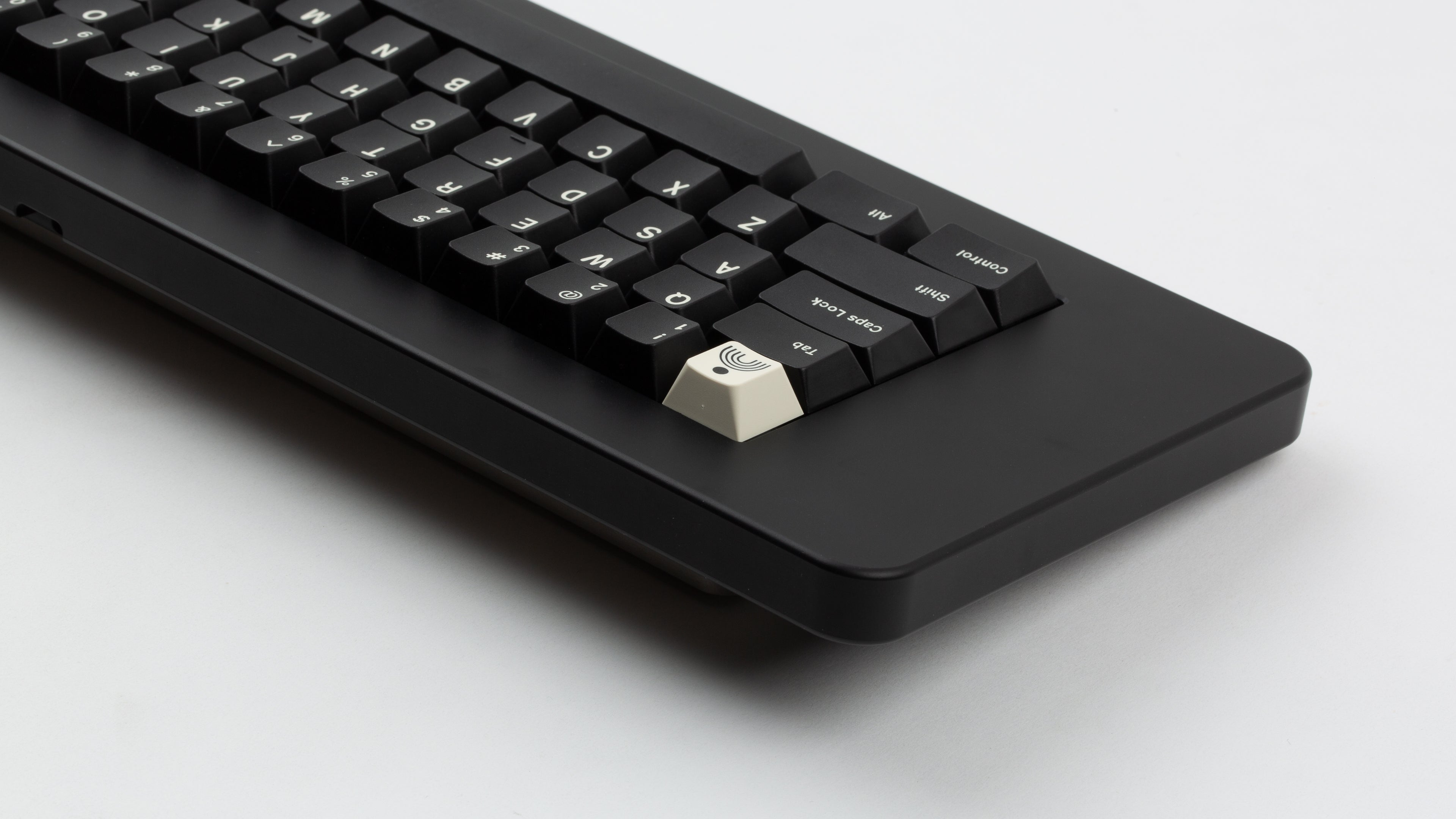 (Group Buy) GMK CYL Noire (Small Batch)