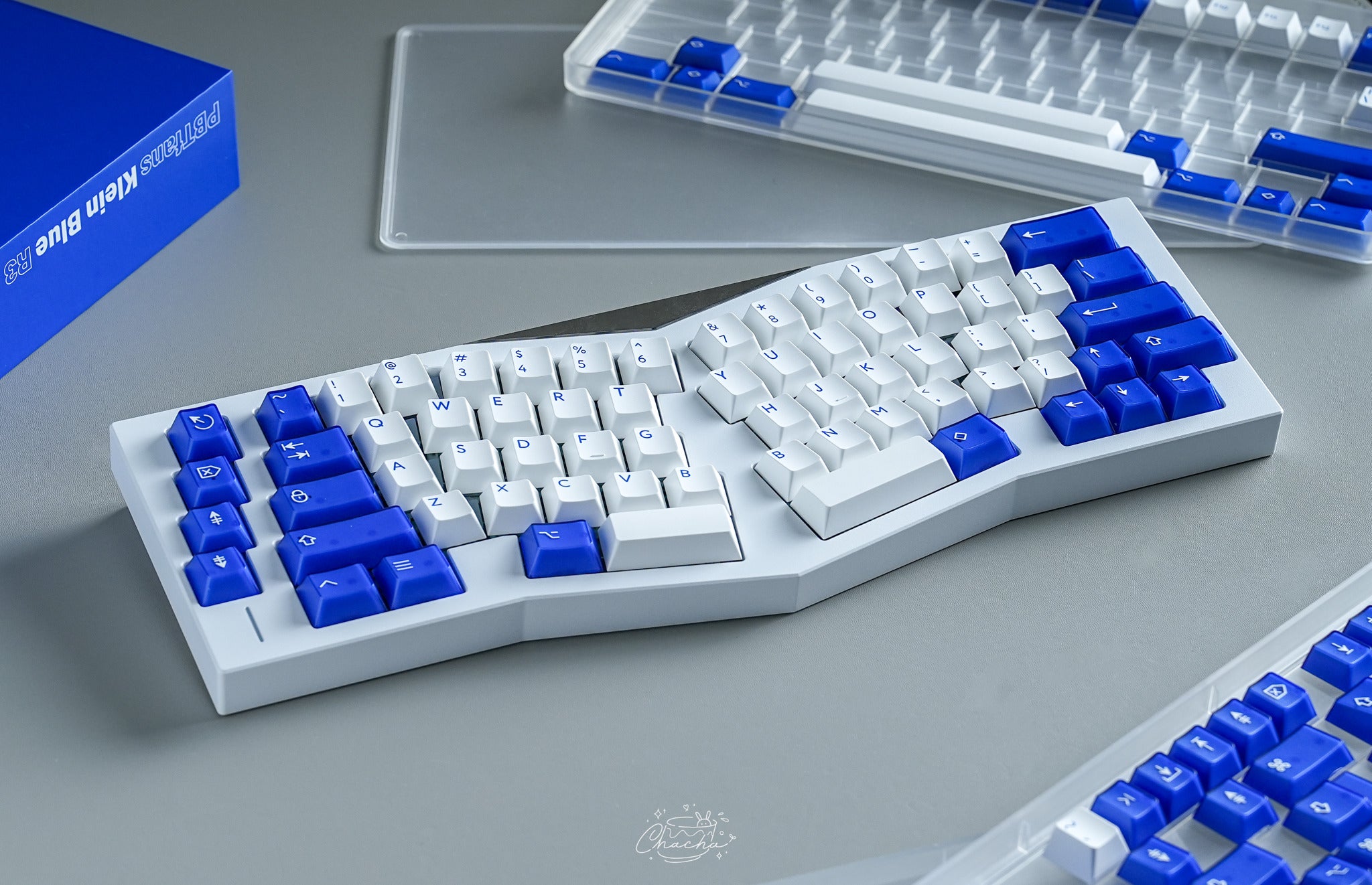 In Stock) PBTfans Klein Blue R3
