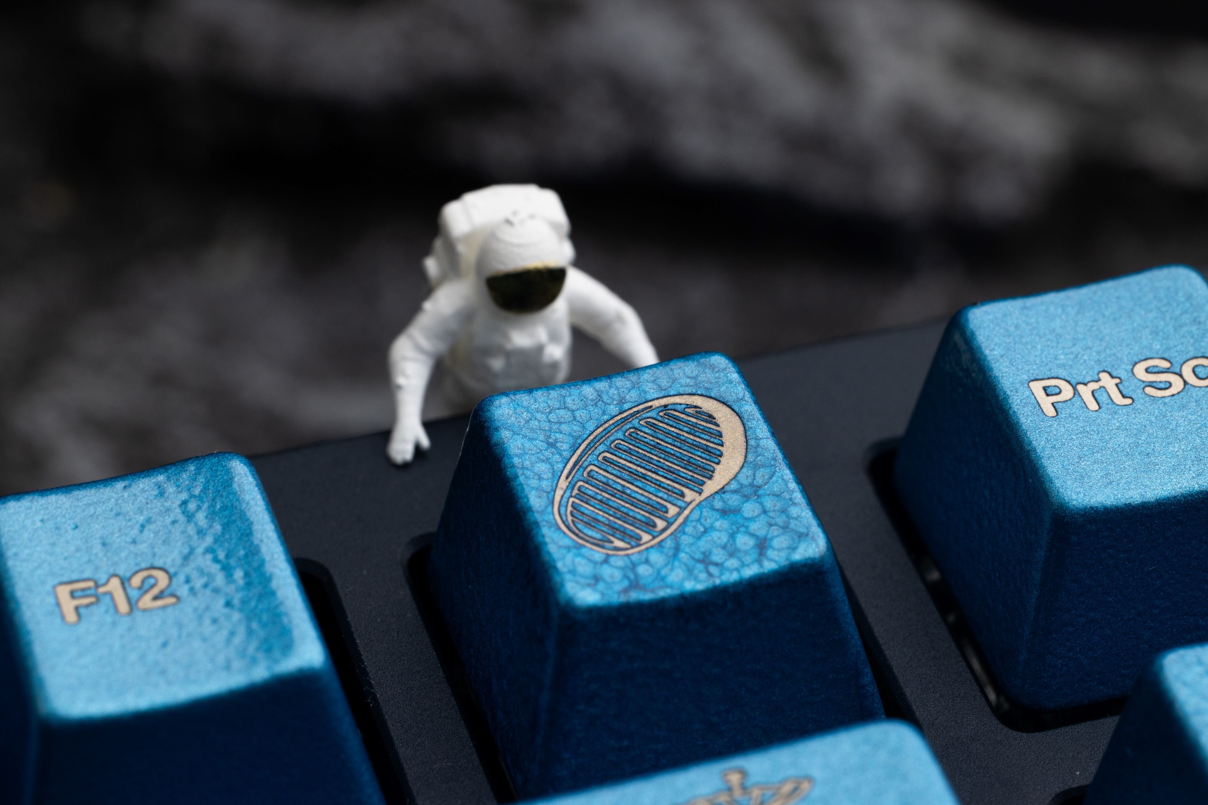 (Group Buy) Awekeys Metal Keycaps Set - Moon Landing