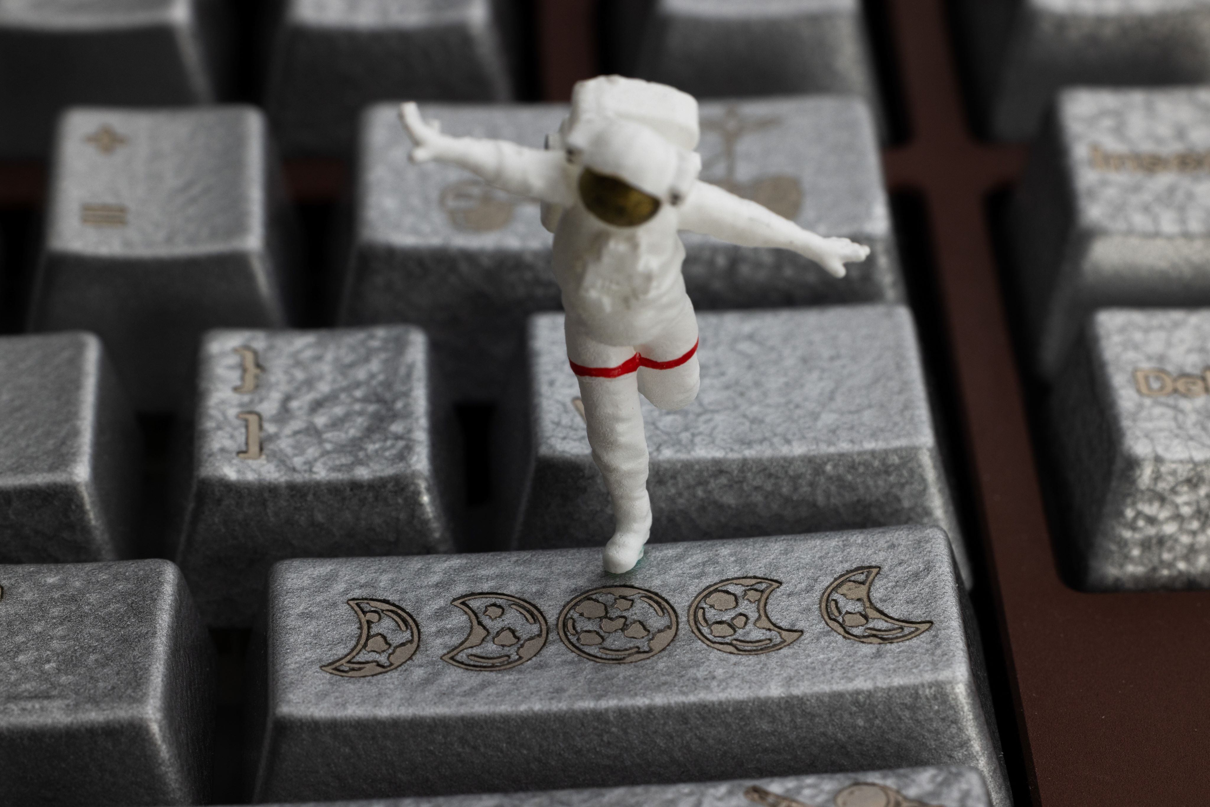 (Group Buy) Awekeys Metal Keycaps Set - Moon Landing